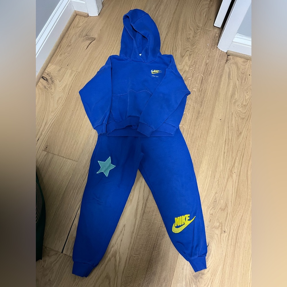 Kids Nike Sweatsuit Outfit -Size M